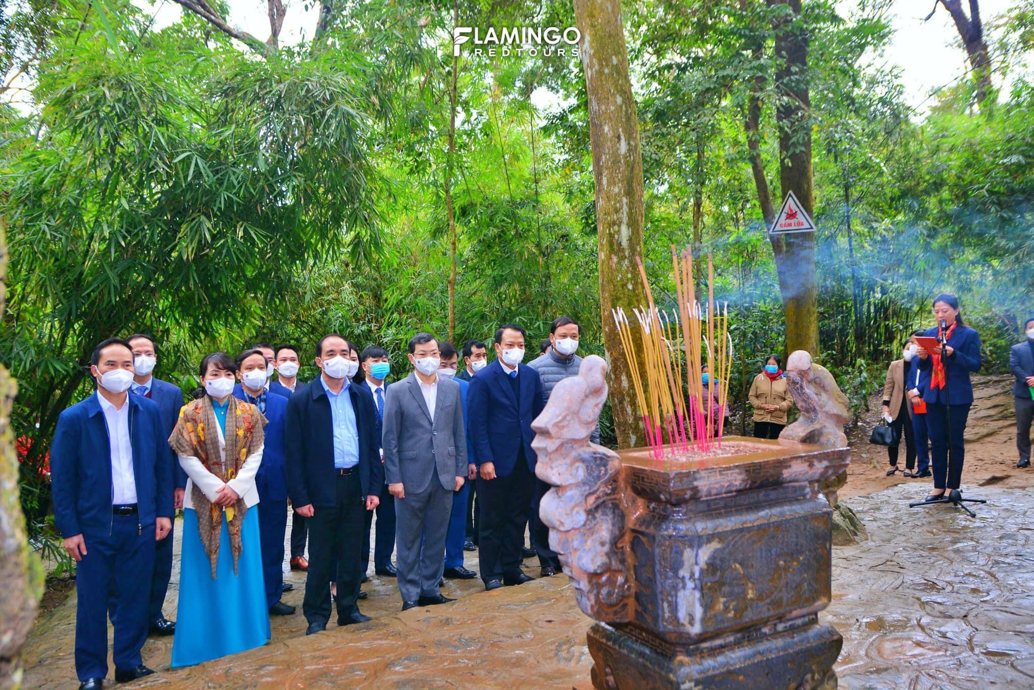FLAMINGO REDTOURS CÙNG ĐOÀN THƯỜNG TRỰC TỈNH ỦY TUYÊN QUANG LÀM LỄ DÂNG HƯƠNG 